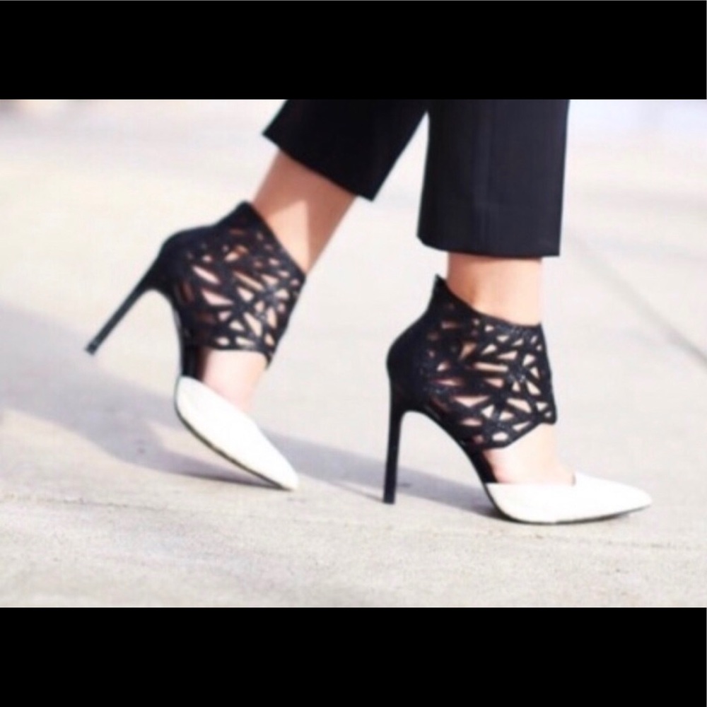 Dolce Vita Kaydn cutout heel.